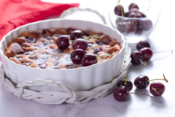 Clafoutis aux cerises et amandes : une recette traditionnelle revisitée